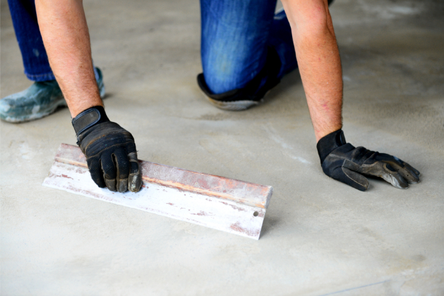 Polishing concrete floors